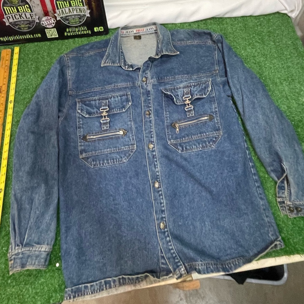 Trust jeans oversized denim jacket 2XL
Beautiful detail pockets.